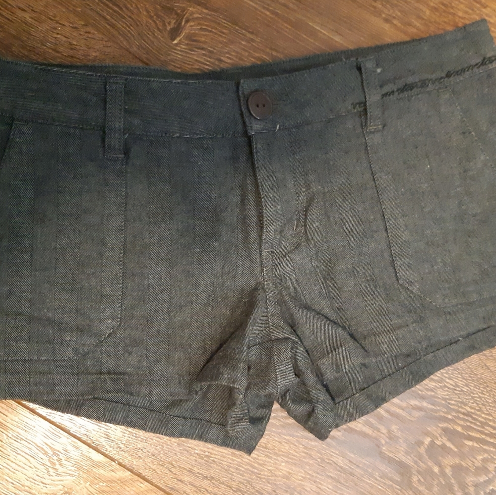 Volcom shorts size 3